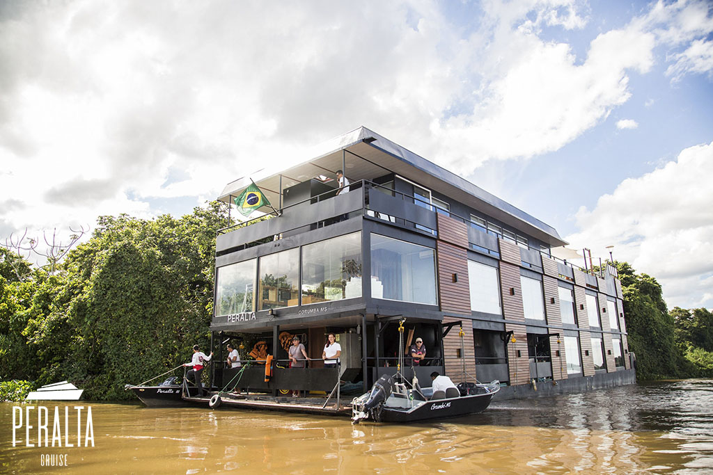Barco Hotel Peralta